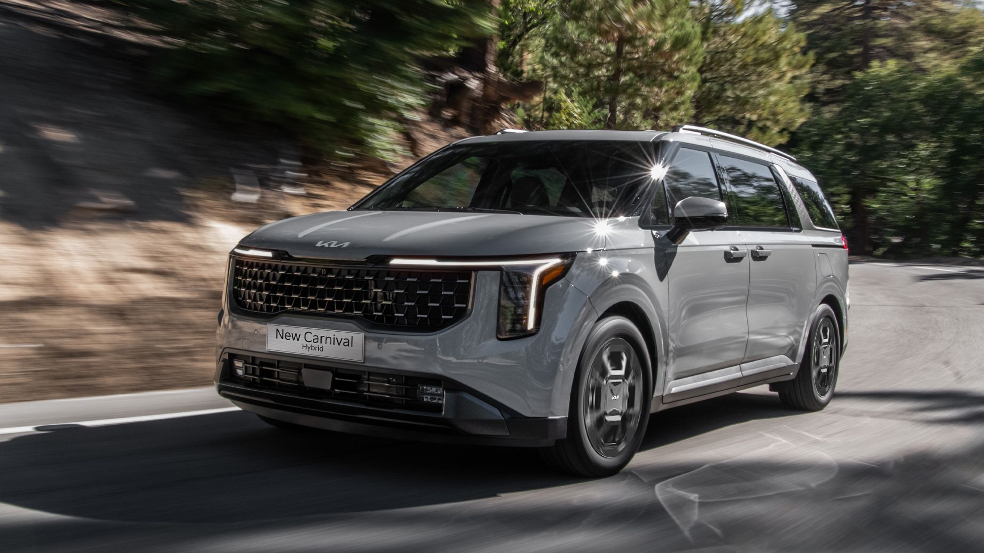 Kia New Carnival ưu đãi lớn nhất trong năm đến 80 triệu đồng, tiếp tục dẫn đầu xu hướng xanh phân khúc xe cao cấp